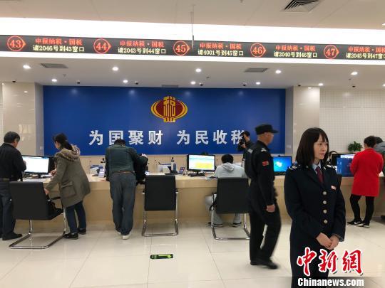 　　图为北京市东城区联合办税服务大厅。　刘文曦 摄 