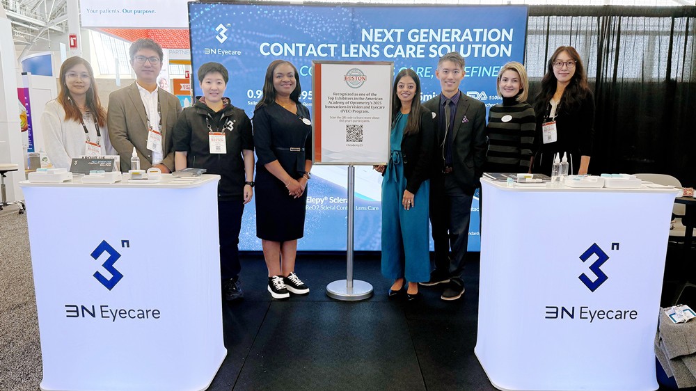 3N Eyecare团队与IVEC主席Lernik Torossian, OD, FAAO合影_副本.jpg