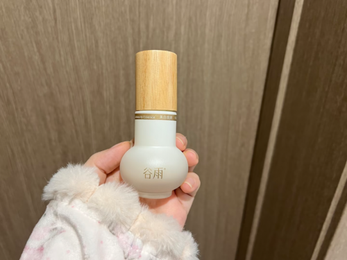 美白精华去黄提亮哪个好用？年度榜首清透淡斑太强了