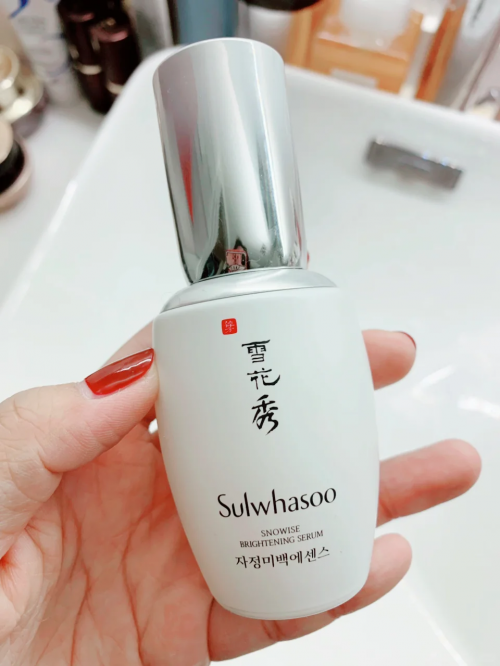 美白精华去黄提亮哪个好用？年度榜首清透淡斑太强了