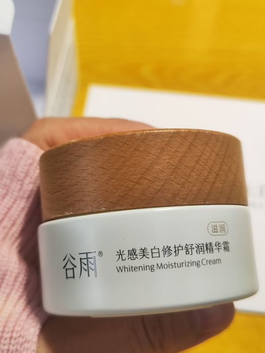 寒冬干燥季面霜选哪款？4款针对不同缺水程度的保湿霜实测分享