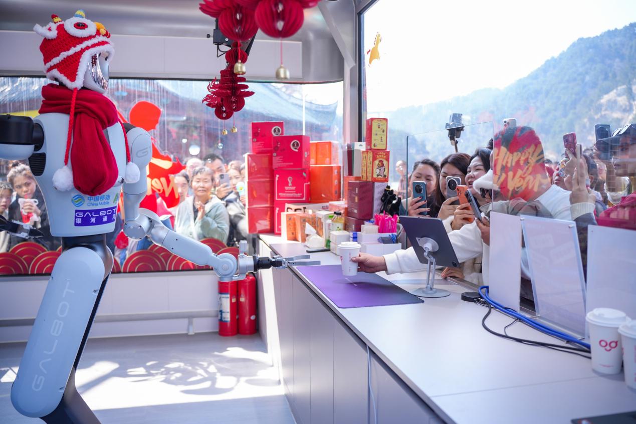 图片包含 人, 桌子, 室内, 女人 AI 生成的内容可能不正确。