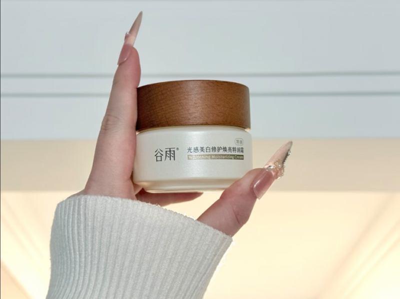 2026春季美白面霜红榜：三款修护型面霜拯救换季敏感肌