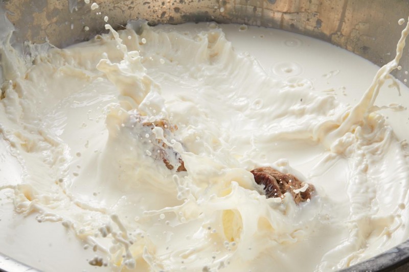 20元/公斤中熬高汤 撬动2.8万亿供应链骨汤新局