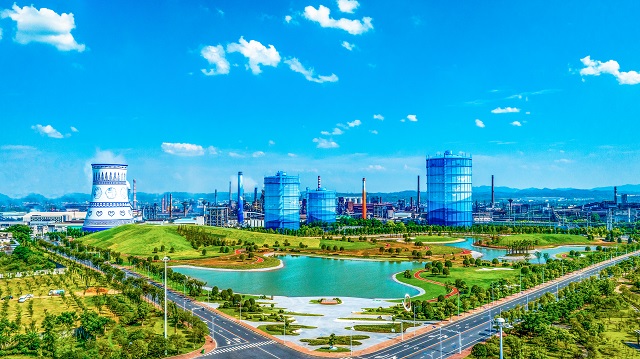 24x1绿意盎然的新钢厂区图景.jpg