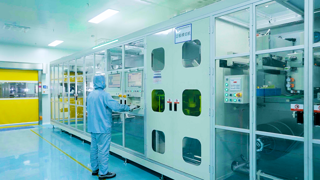 24-1Y乐安 乐米中科企业员工正在执行正极激光模切工序。.png