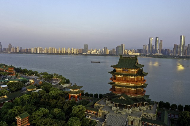 29Y晨光中的江西南昌滕王阁景区.JPG