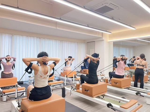29Y 市民在南昌市青云谱区王府井正街的“南昌私瑜➕”馆运动.jpg