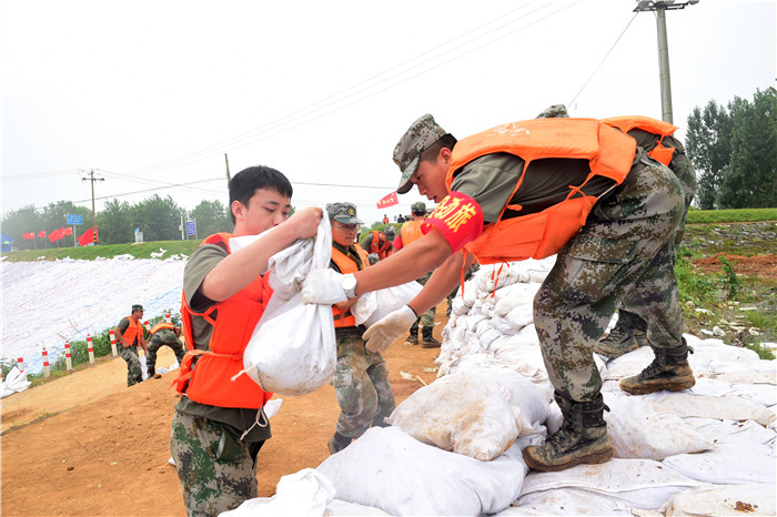 百万群众大转移——抗洪抢险救援直击
