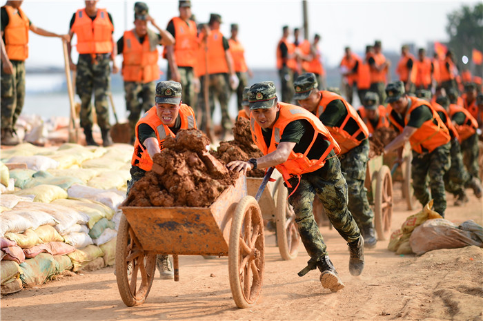 百万群众大转移——抗洪抢险救援直击