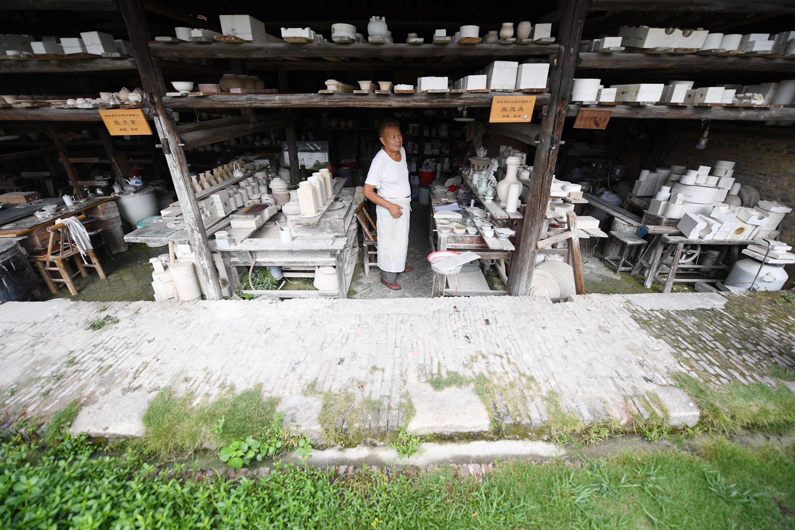 走向我们的小康生活江西景德镇陶瓷经济打造国际化瓷都