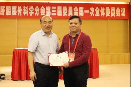 彭宝岗教授精益求精的肝胆外科工程师