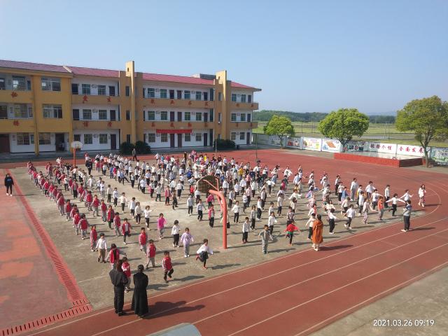 知识点亮人生精彩来自大课间鹰潭市余江区马荃镇中心小学开展大课间