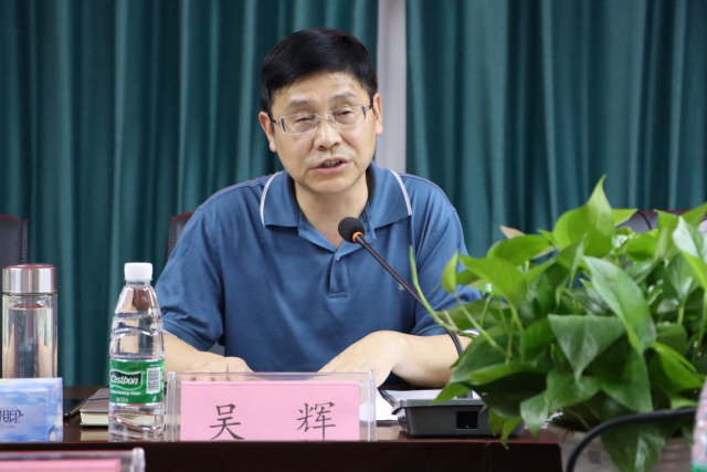 吴辉指出,各纪检委员要提高政治站位,认真履职尽责,发挥好纪检委员的"