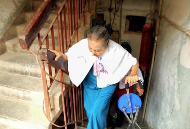 94岁不躺平的章金媛