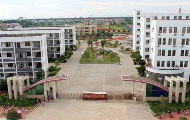 碧血丹心育桃李追求卓越建新功67鹰潭市余江五中致力打造赣东北地区