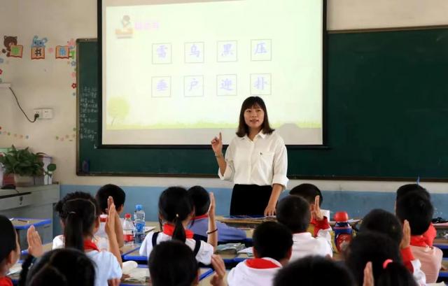 余燕临危不惧舍已救生用爱浇灌满园桃李