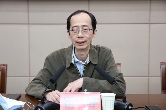 霍峰指出,秋冬季是疫情高发季节,卫健系统各单位要时刻紧绷防控这根弦