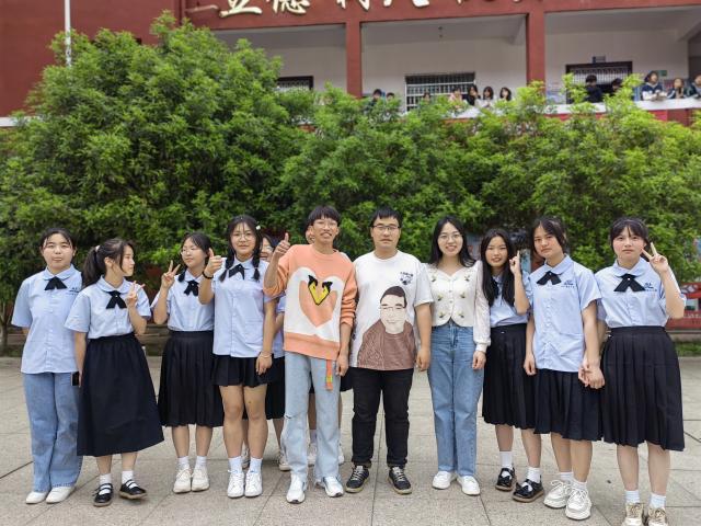 青春不留白毕业不散场贵溪市文坊中学九年级学生毕业照开拍