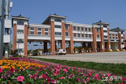 4月9日,具有民国时期建筑设计风格的景德镇南站.