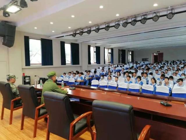 玉山五中党支部开展聆听老兵故事传承红色精神主题党日活动