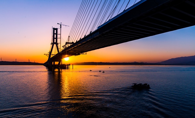 9h26建设中的鄱阳湖特大桥  江民海.jpg