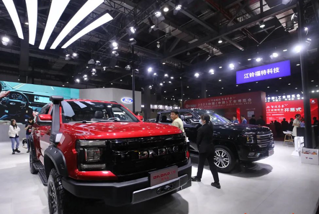 12x3  2023中国(中部)工业博览会在南昌开幕，吸引了中外近400家企业参展。.png